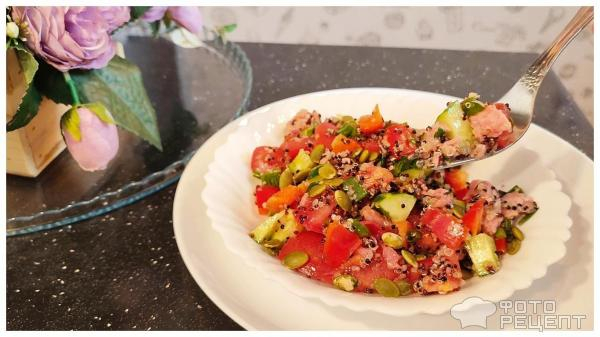 Рецепт: Салат с киноа, овощами и тунцом - ПП Рецепты с киноа