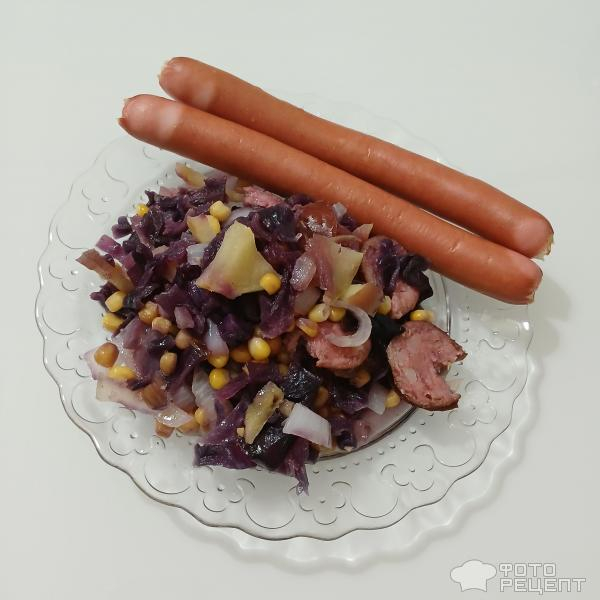 Рецепт: Краснокочанная капуста по-чешски - С краковской колбасой и яблоками, рецепты из красной капусты.