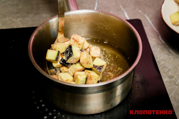 Хрусткі баклажани в кисло-солодкому соусі: рецепт овочів в азійському стилі від Євгена Клопотенка